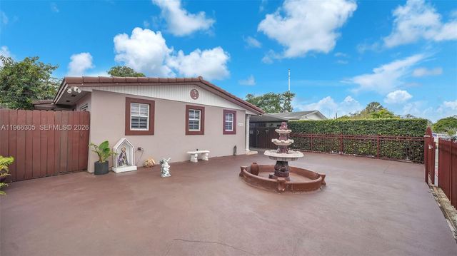 5720 SW 39th St, West Park, FL 33023