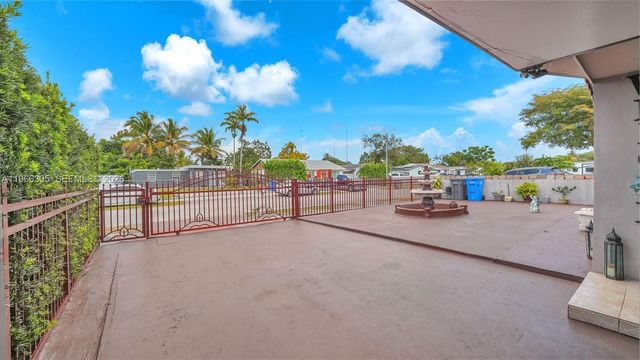 5720 SW 39th St, West Park, FL 33023