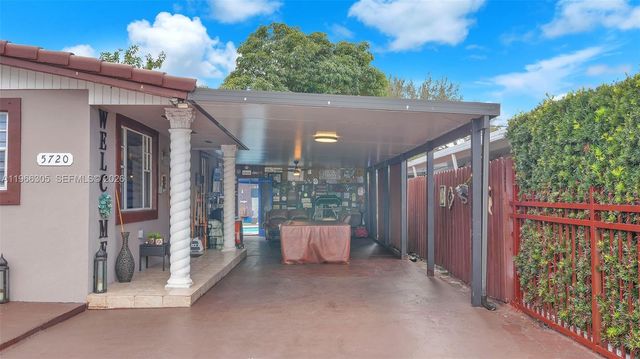 5720 SW 39th St, West Park, FL 33023