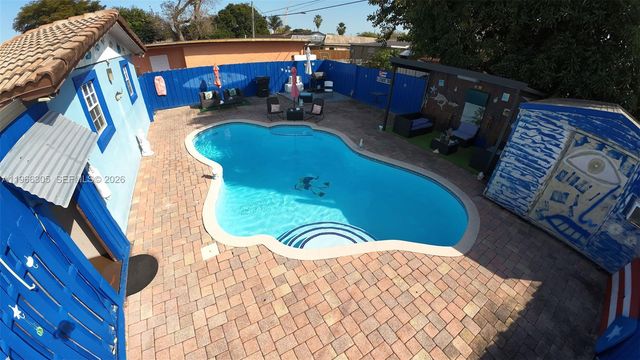 5720 SW 39th St, West Park, FL 33023