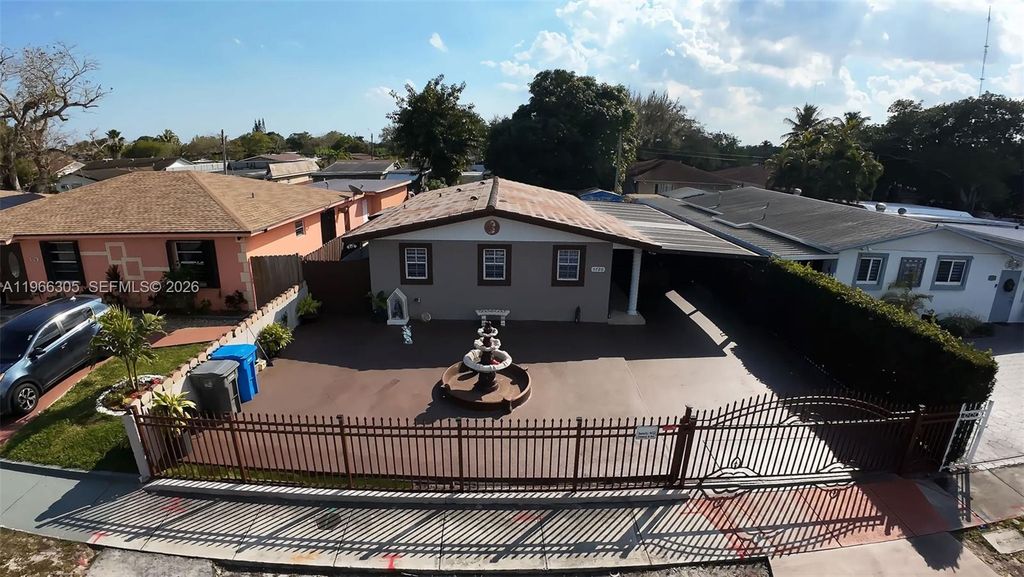 5720 SW 39th St, West Park, FL 33023