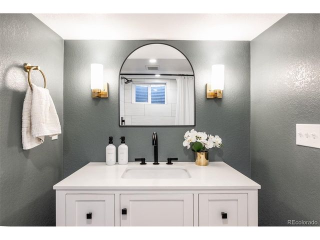 439 E Panama Dr, Centennial, CO 80121