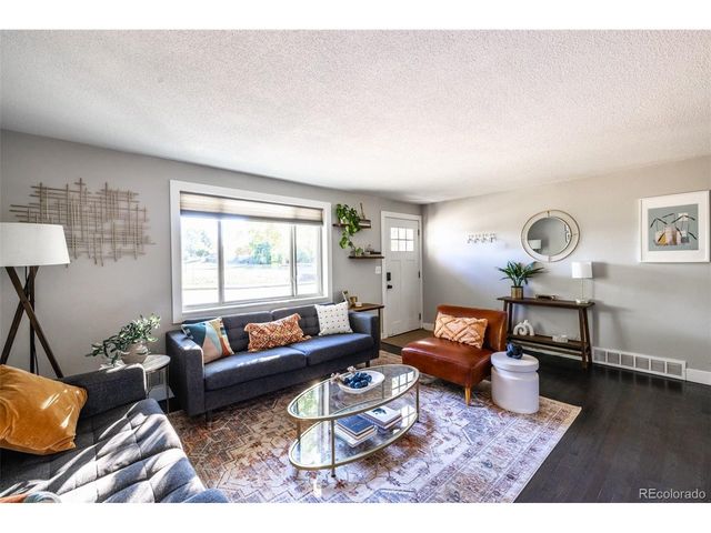 439 E Panama Dr, Centennial, CO 80121
