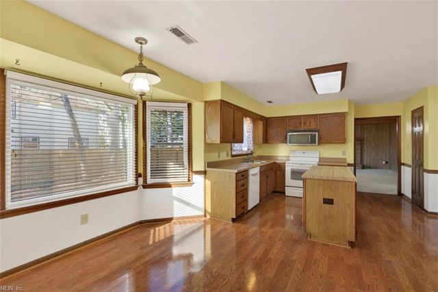 5240 Prestwick ST, Virginia Beach, VA 23464