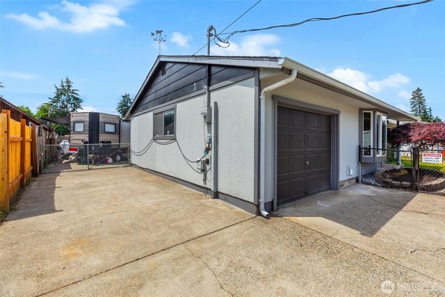 17010 16th Avenue E, Spanaway, WA 98387