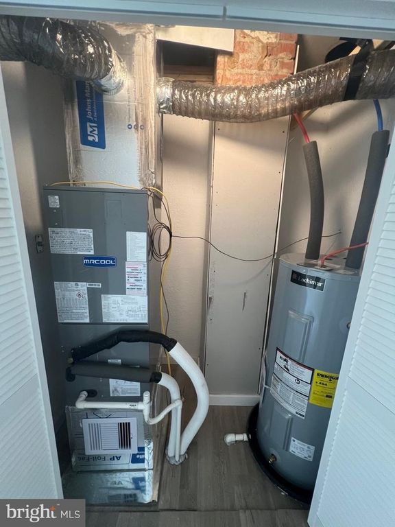 Image 10 of property listing at 112 SEYMOUR ST, Cumberland, MD 21502