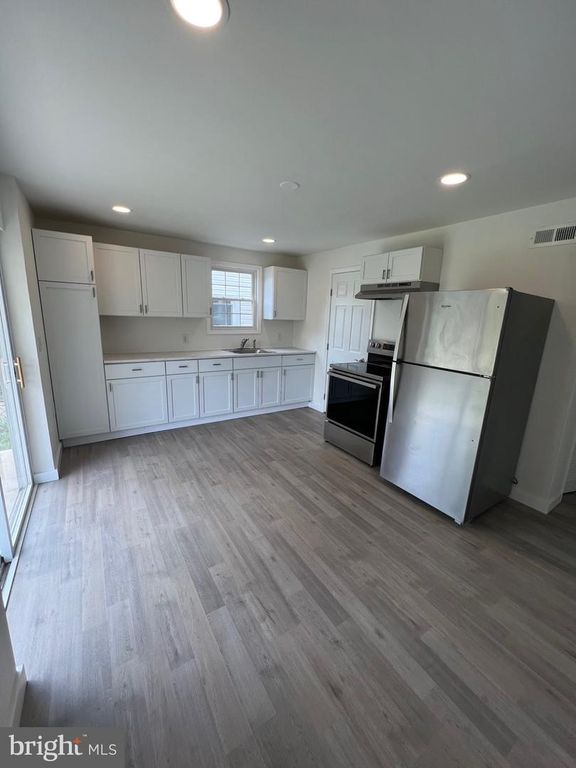 Image 3 of property listing at 112 SEYMOUR ST, Cumberland, MD 21502