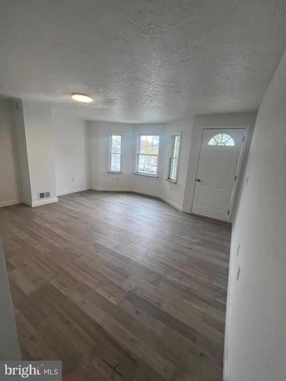 Image 6 of property listing at 112 SEYMOUR ST, Cumberland, MD 21502