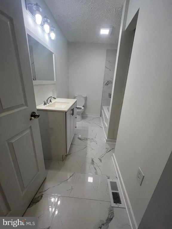 Image 8 of property listing at 112 SEYMOUR ST, Cumberland, MD 21502