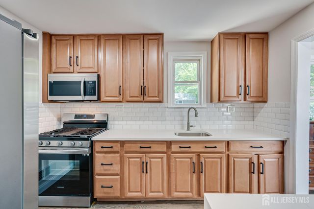34 James Place, Metuchen, NJ 08840