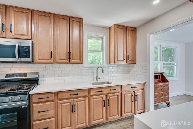 34 James Place, Metuchen, NJ 08840