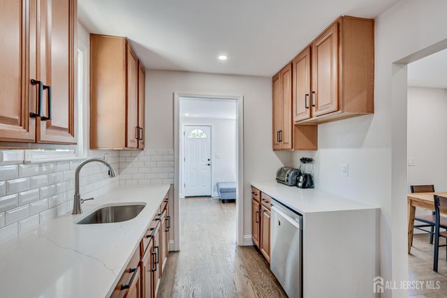 34 James Place, Metuchen, NJ 08840
