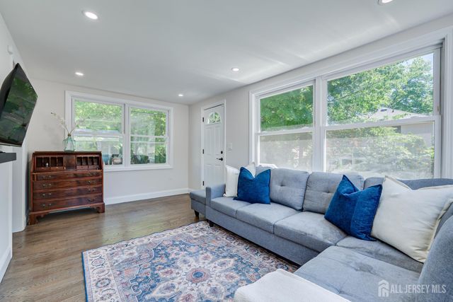 34 James Place, Metuchen, NJ 08840
