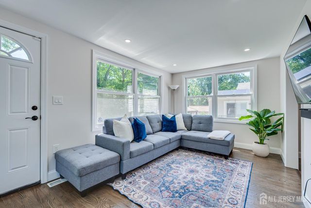 34 James Place, Metuchen, NJ 08840