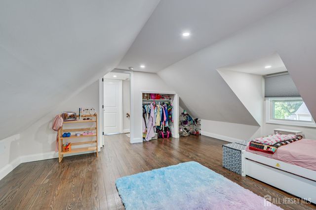 34 James Place, Metuchen, NJ 08840