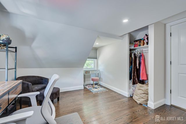 34 James Place, Metuchen, NJ 08840
