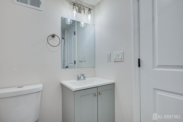 34 James Place, Metuchen, NJ 08840