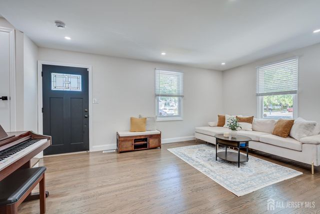 34 James Place, Metuchen, NJ 08840