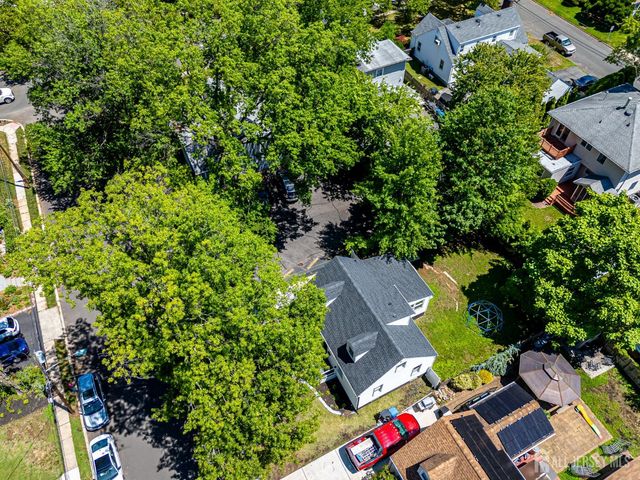 34 James Place, Metuchen, NJ 08840
