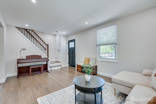 34 James Place, Metuchen, NJ 08840