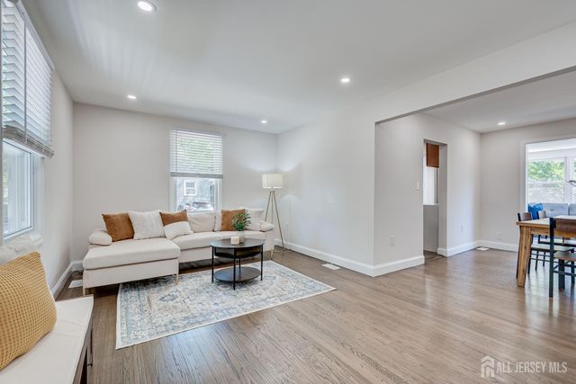 34 James Place, Metuchen, NJ 08840