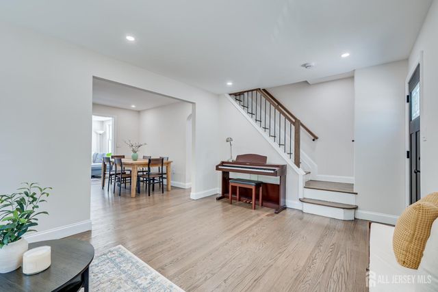 34 James Place, Metuchen, NJ 08840