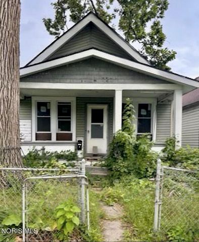 1611 Fernwood Avenue, Toledo, OH 43607