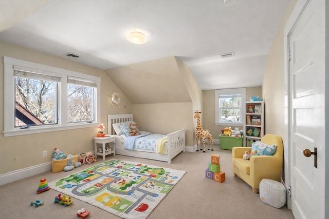 189 Clinton Rd, Brookline, MA 02445