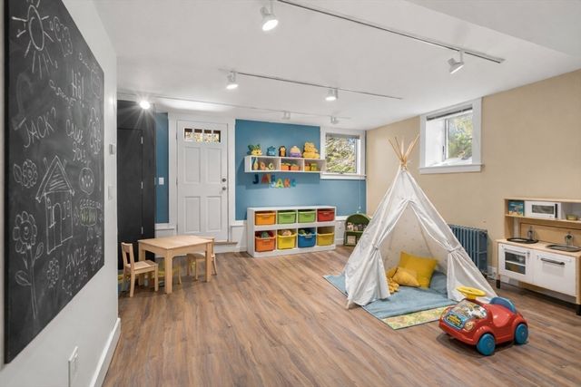 189 Clinton Rd, Brookline, MA 02445