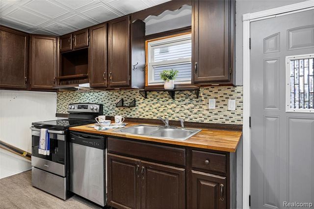 28980 Dawson Street, Garden City, MI 48135