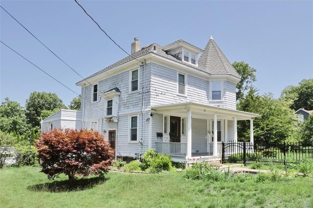 12 Pacific Avenue, Nanuet, NY 10954
