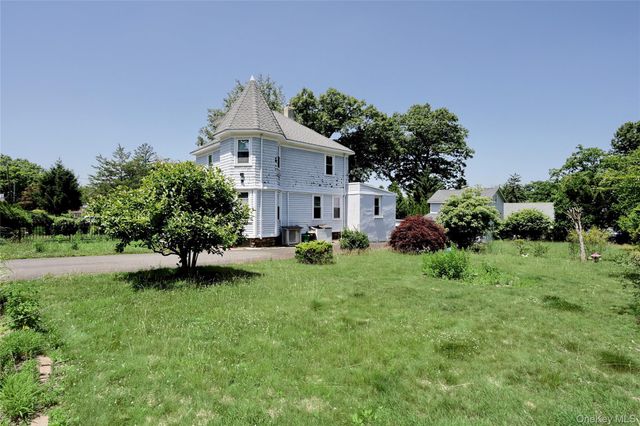 12 Pacific Avenue, Nanuet, NY 10954