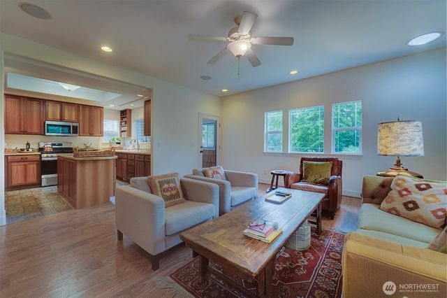 2329 NE Thistle Court, Poulsbo, WA 98370