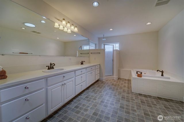 2329 NE Thistle Court, Poulsbo, WA 98370