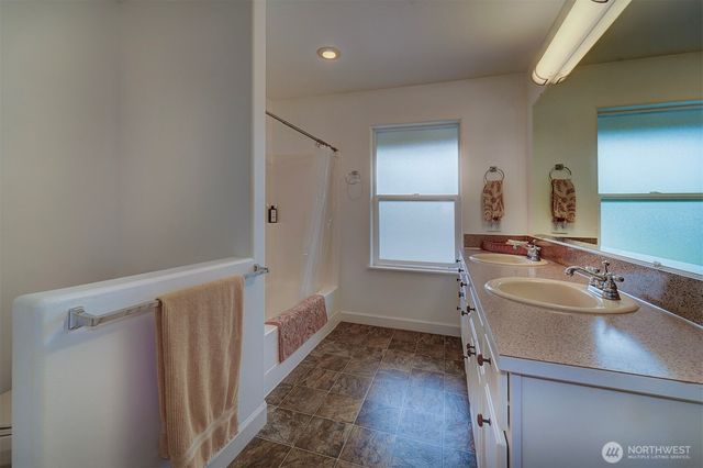 2329 NE Thistle Court, Poulsbo, WA 98370