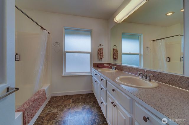 2329 NE Thistle Court, Poulsbo, WA 98370
