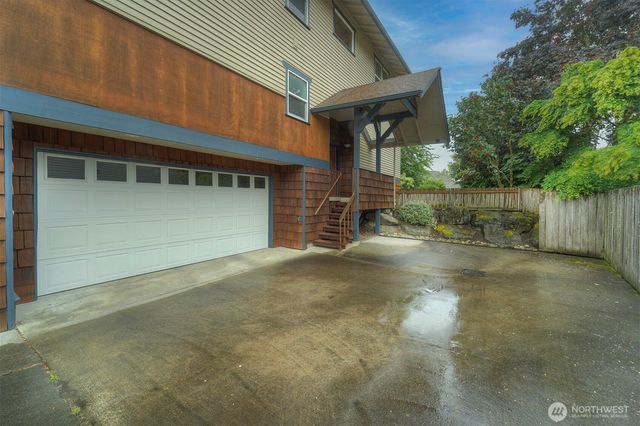 2329 NE Thistle Court, Poulsbo, WA 98370