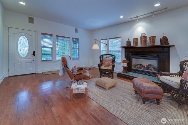 2329 NE Thistle Court, Poulsbo, WA 98370