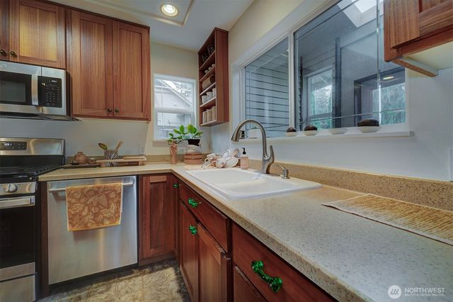 2329 NE Thistle Court, Poulsbo, WA 98370