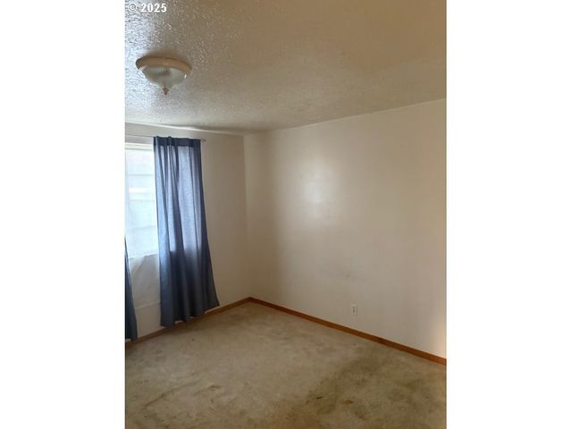 11931 Se RAYMOND St, Portland, OR 97266