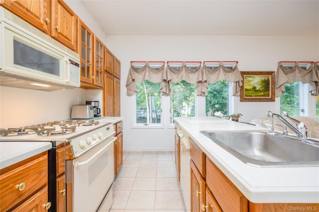 11 Hawk Nest Road, Tomkins Cove, NY 10986