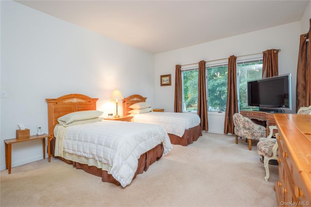 11 Hawk Nest Road, Tomkins Cove, NY 10986
