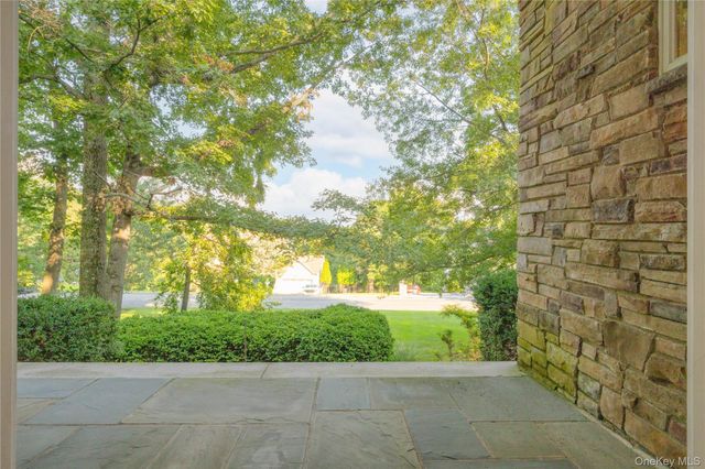 11 Hawk Nest Road, Tomkins Cove, NY 10986