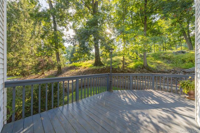 11 Hawk Nest Road, Tomkins Cove, NY 10986