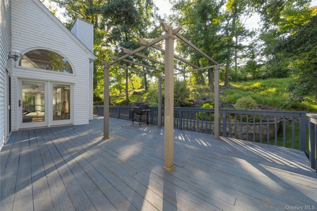 11 Hawk Nest Road, Tomkins Cove, NY 10986