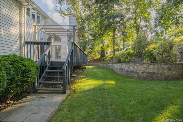 11 Hawk Nest Road, Tomkins Cove, NY 10986