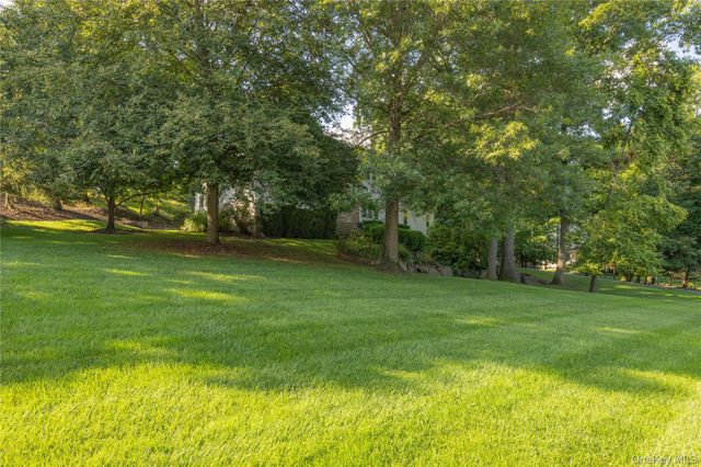 11 Hawk Nest Road, Tomkins Cove, NY 10986