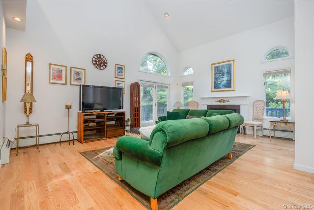 11 Hawk Nest Road, Tomkins Cove, NY 10986