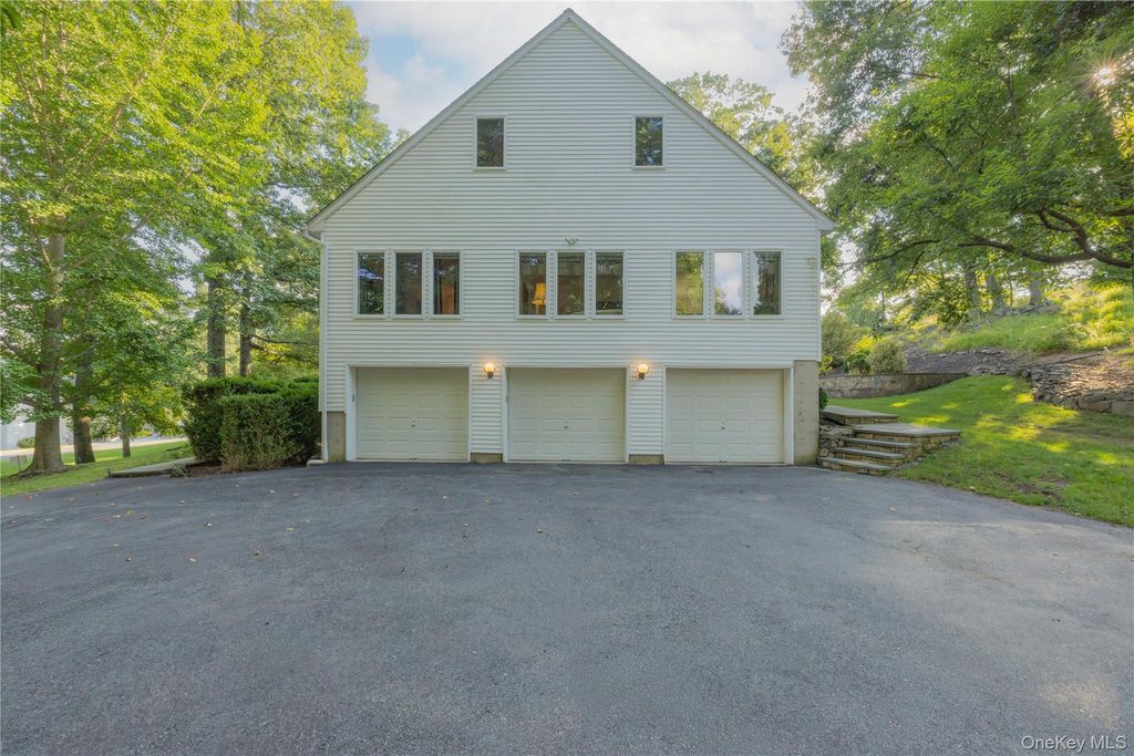 11 Hawk Nest Road, Tomkins Cove, NY 10986 — photo 3