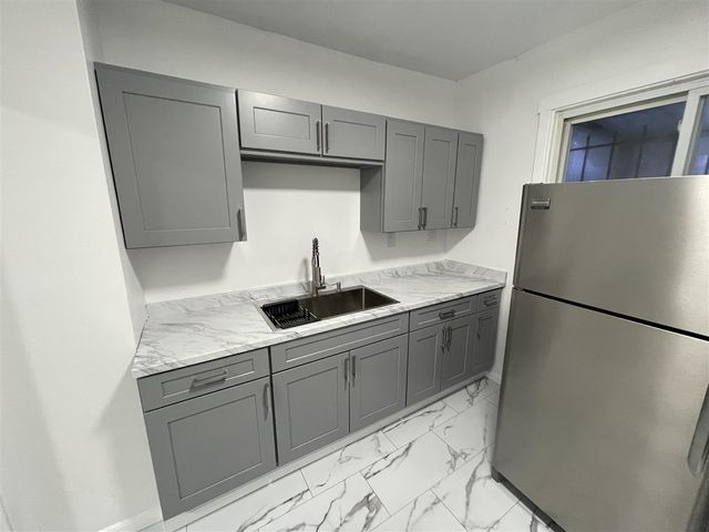 17330 Waltham Street, Detroit, MI 48205